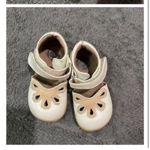 Livie and Luca black size 8